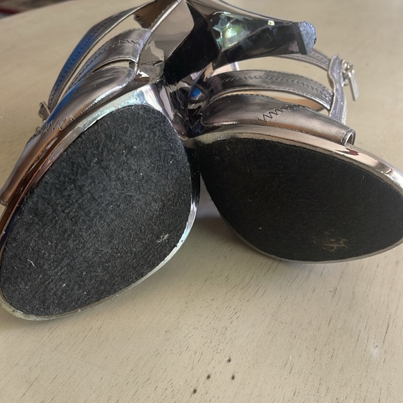 Michael Kors Berkeley T-Strap Non Glitter Silver Heels - Picture 8 of 10